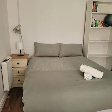 Stylish 4 Bedroom Dublin House Экстерьер фото